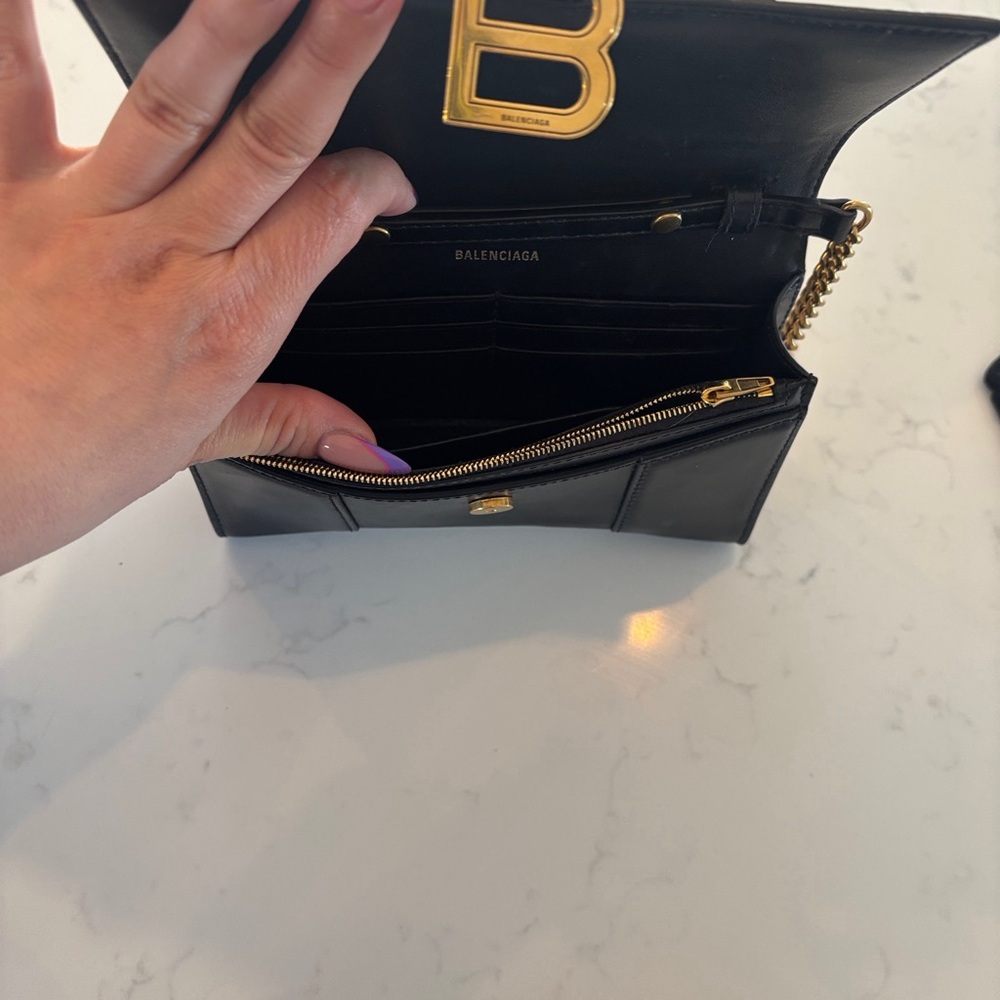 Balenciaga Hourglass Wallet on Chain - Picture 4 of 5